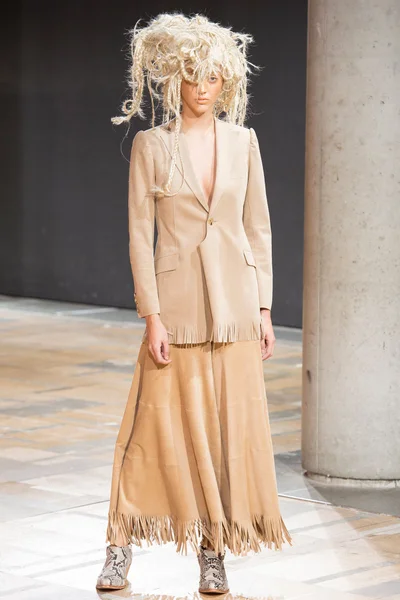 Look 24